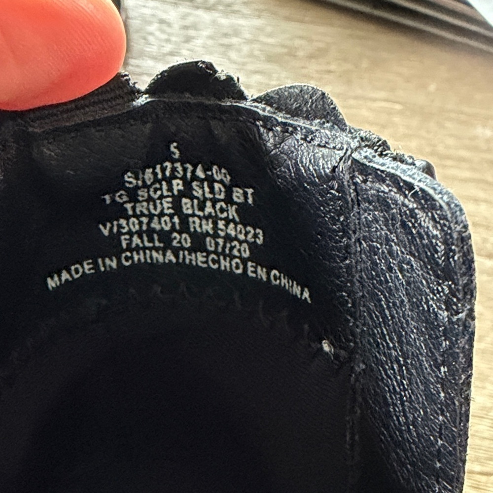 GAP Black Scalloped Ankle Boots for Kids - Picture 3 of 12